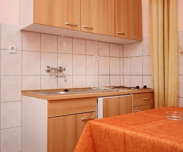 Apartments With Parking Space Orebic, Peljesac - 10256 *